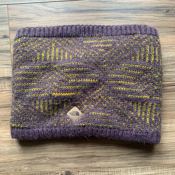 North Face Infinity Scarf - Picture 3 of 8